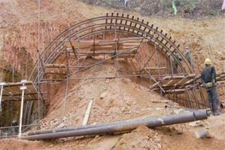 阿荣钢花管锚杆施工